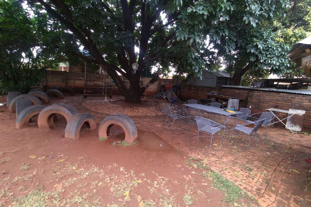 YOUR ARTISTIC HAVEN IN WAITING!!!! - Photo 5