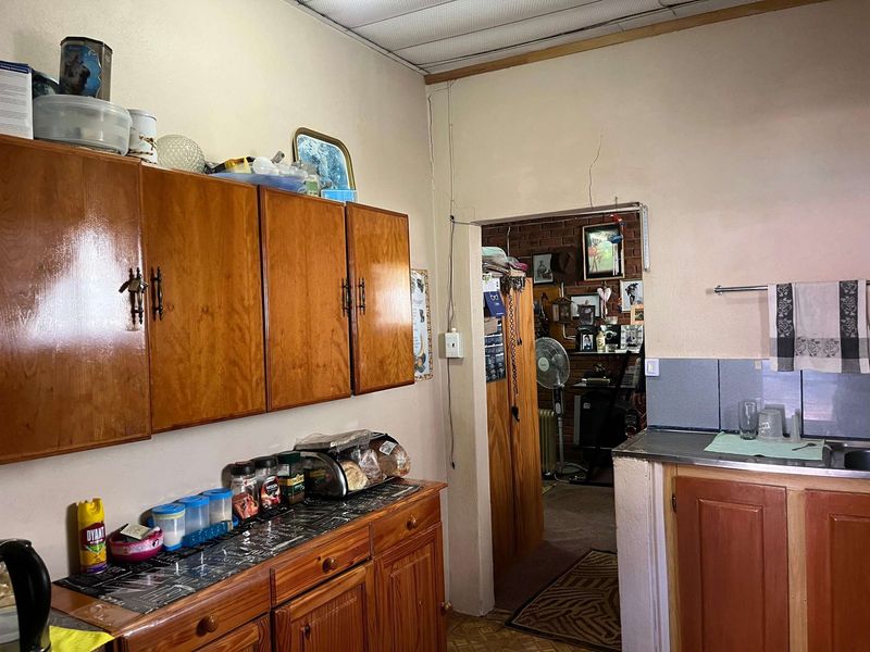 Versatile Property in Prime Location: Ideal for Business and Living - Photo 7