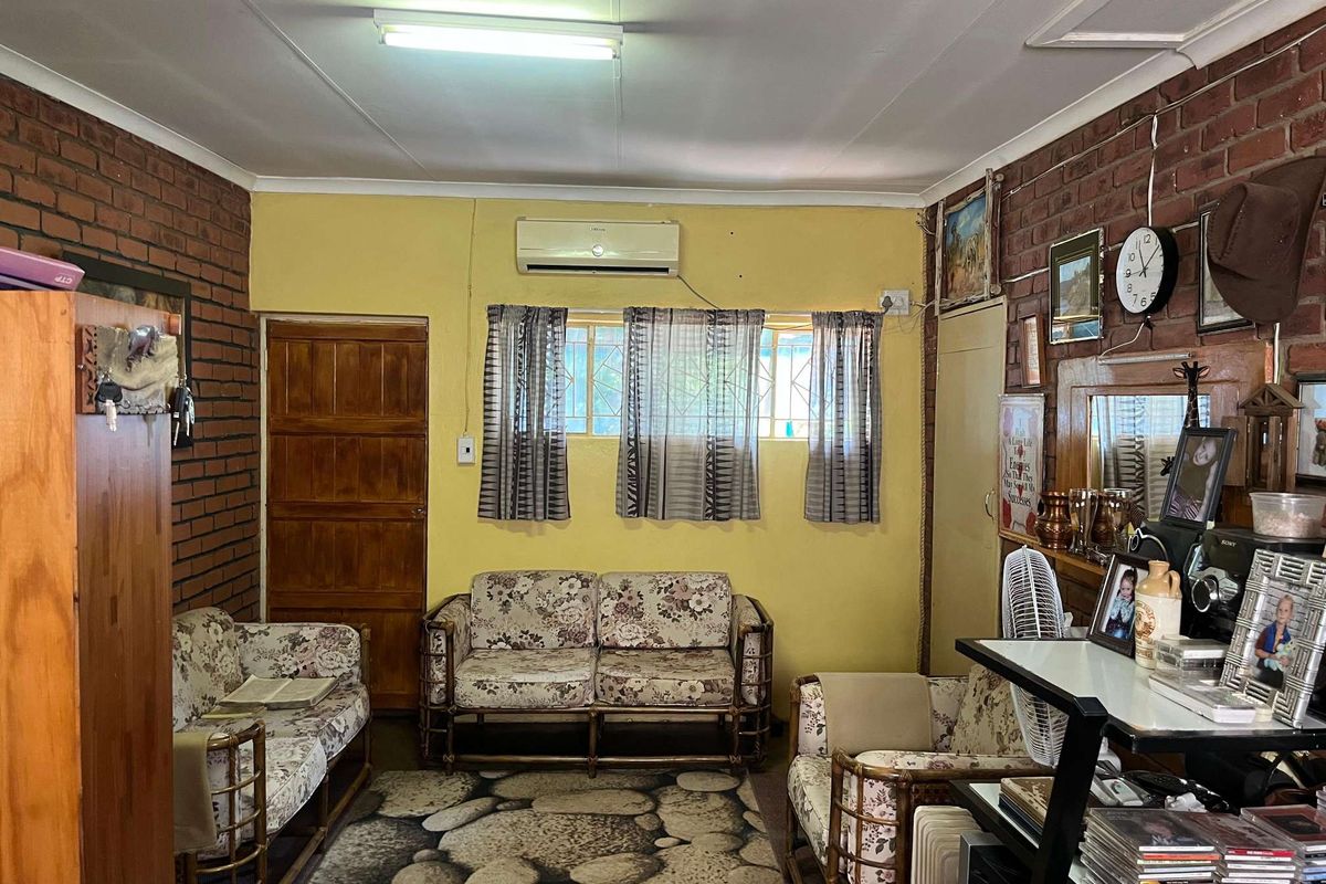 Versatile Property in Prime Location: Ideal for Business and Living - Photo 5