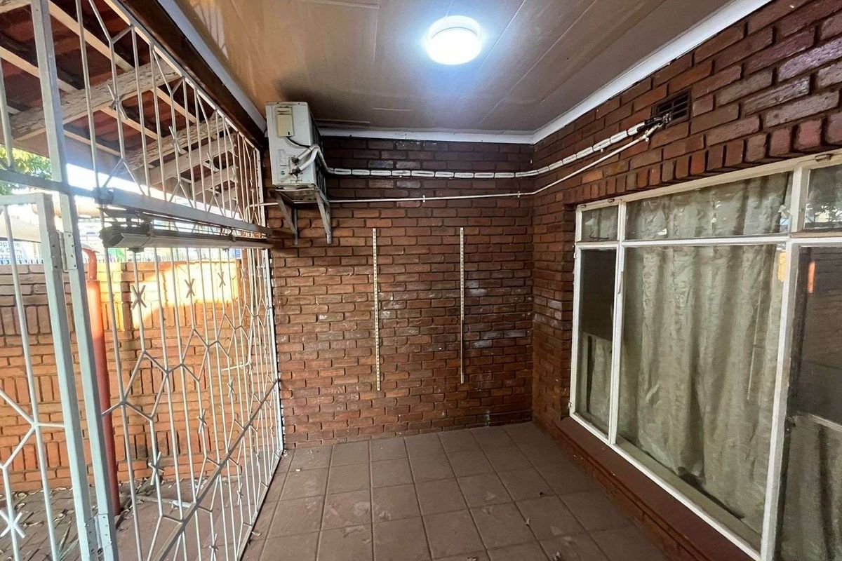 Charming 2-Bedroom Gem in the Heart of Mokopane! - Photo 4