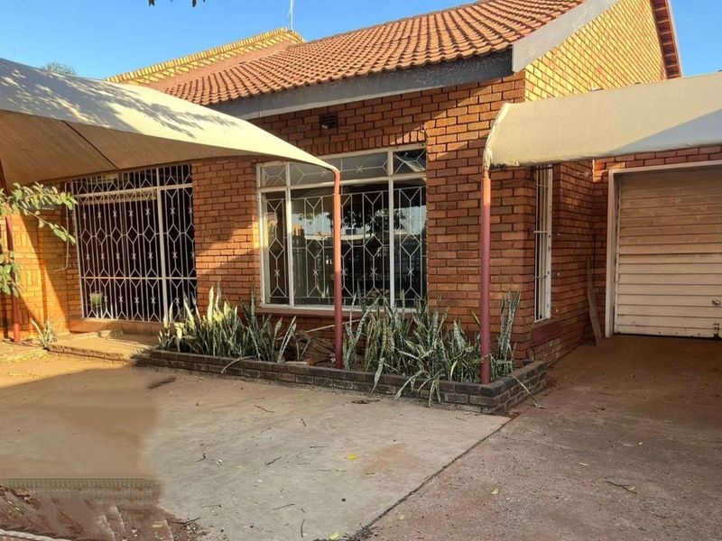 Charming 2-Bedroom Gem in the Heart of Mokopane! - Photo 2