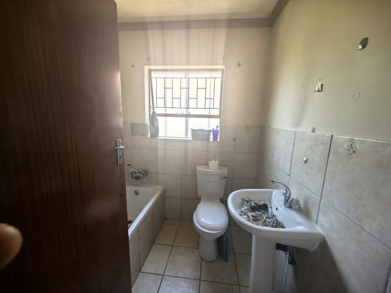 Charming 2-Bedroom Home in Rethabile Gardens – Perfect for Comfortable Living - Photo 7