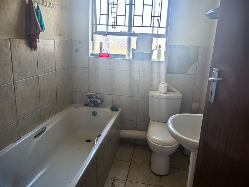 Charming 2-Bedroom Home in Rethabile Gardens – Perfect for Comfortable Living - Photo 5