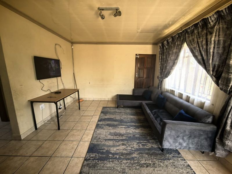 Charming 2-Bedroom Home in Rethabile Gardens – Perfect for Comfortable Living - Photo 3
