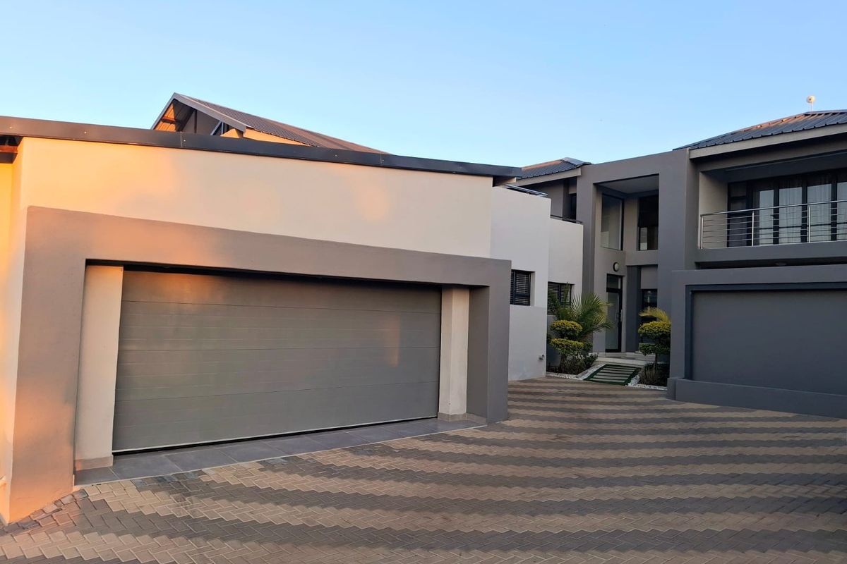 IMPRESSIVE 1166m2 MANSION FOR SALE, MINUTES AWAY FROM MALL OF THE NORTH - Photo 5