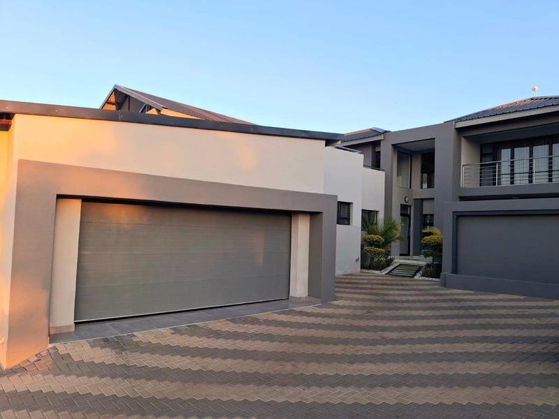 IMPRESSIVE 1166m2 MANSION FOR SALE, MINUTES AWAY FROM MALL OF THE NORTH - Photo 5