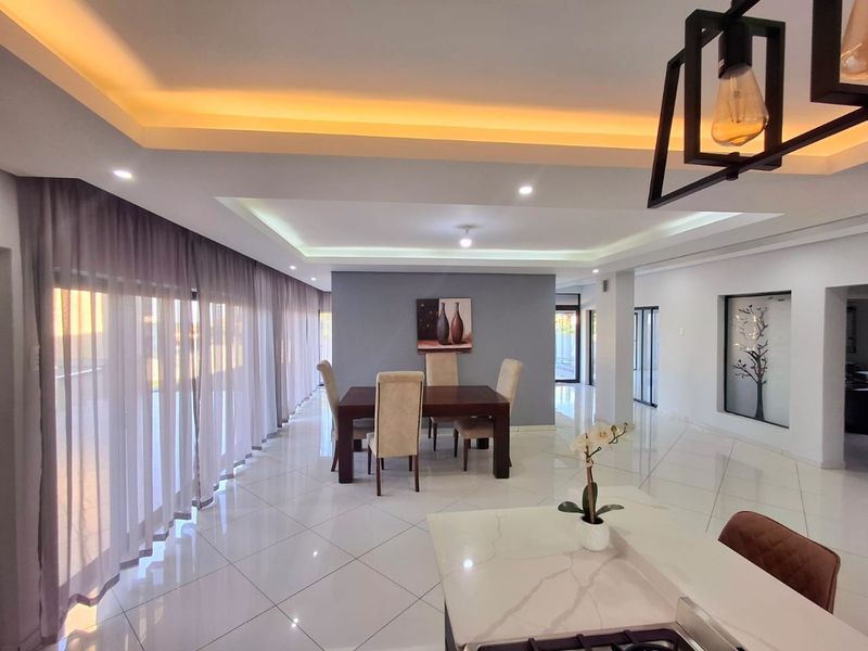 IMPRESSIVE 1166m2 MANSION FOR SALE, MINUTES AWAY FROM MALL OF THE NORTH - Photo 8