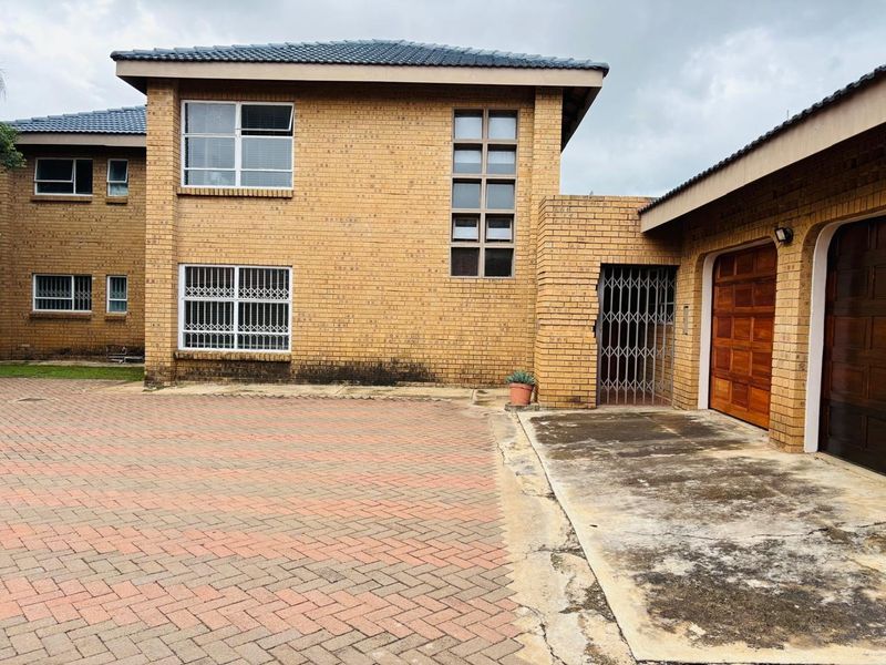 Exquisite Family Oasis in Chroompark, Mokopane. - Photo 2