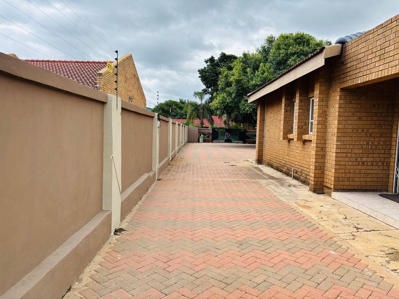 Exquisite Family Oasis in Chroompark, Mokopane. - Photo 9