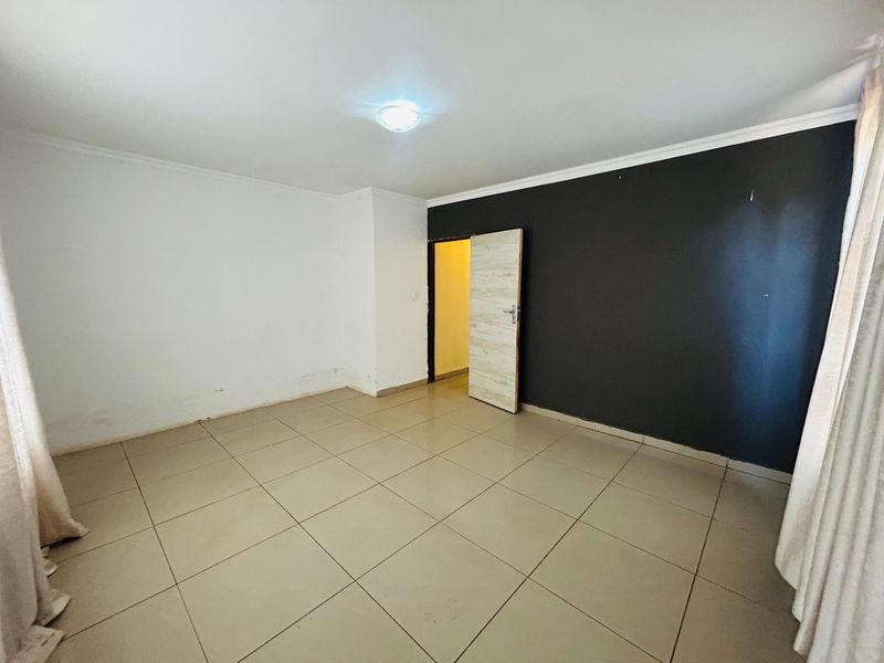MODERN HOME IN MZOMBANA VILLAGE WITH BOREHOLE AND SEWER CONNECTION!! - Photo 10