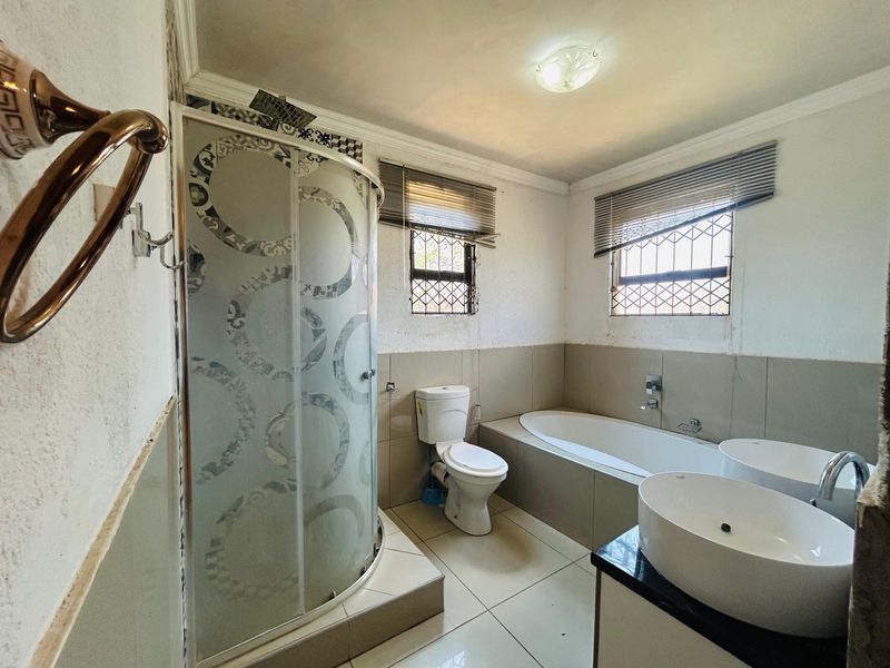 MODERN HOME IN MZOMBANA VILLAGE WITH BOREHOLE AND SEWER CONNECTION!! - Photo 9