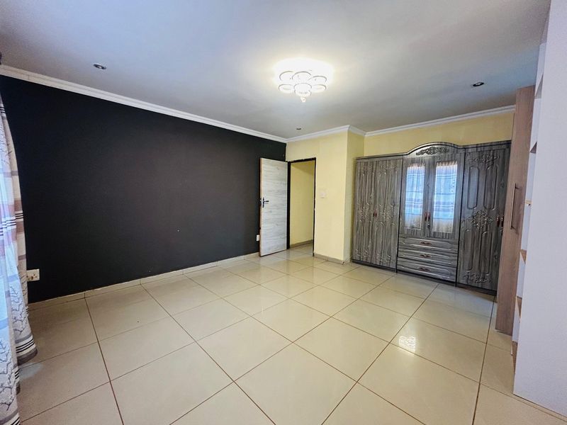 MODERN HOME IN MZOMBANA VILLAGE WITH BOREHOLE AND SEWER CONNECTION!! - Photo 6