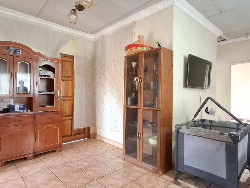 FAMILY HOME FOR SALE IN LENYENYE – SPACE, LOCATION & VALUE! - Photo 5