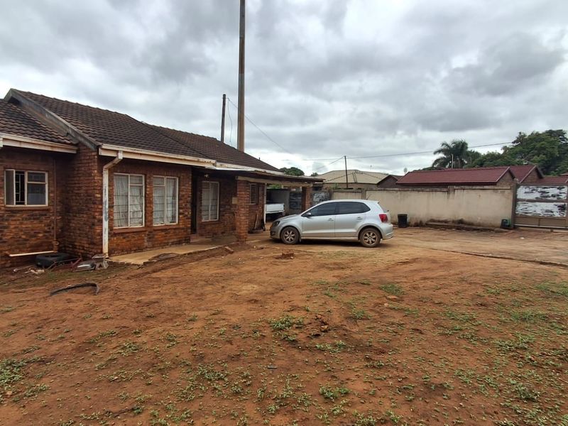 FAMILY HOME FOR SALE IN LENYENYE – SPACE, LOCATION & VALUE! - Photo 2