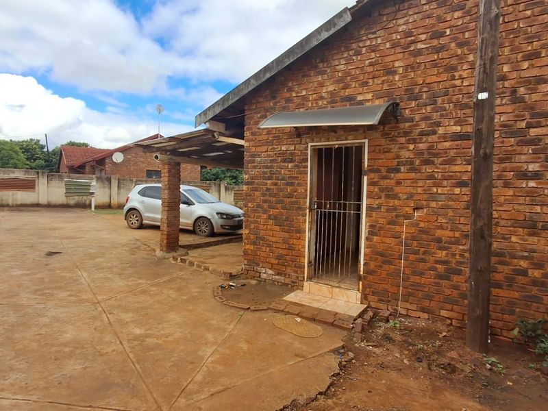 FAMILY HOME FOR SALE IN LENYENYE – SPACE, LOCATION & VALUE! - Photo 3