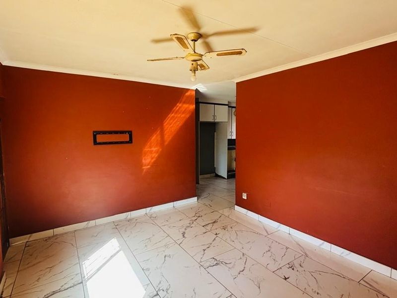 Charming Family Home with Endless Potential in the Peaceful Heart of Nylpark, Mokopane - Photo 9