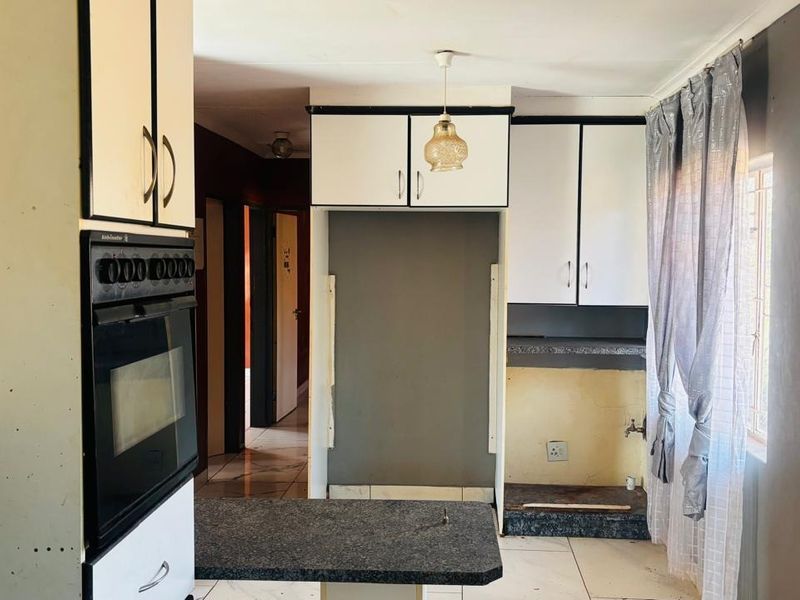 Charming Family Home with Endless Potential in the Peaceful Heart of Nylpark, Mokopane - Photo 6