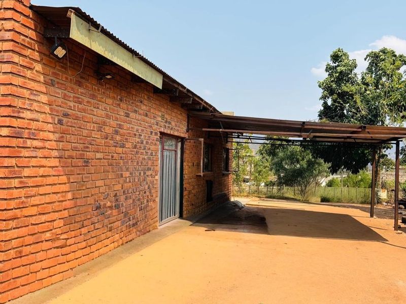 900m2 Smallholding with Borehole & 1500-Chicken Poultry Setup – Ga-Madiba, Mokopane - Photo 6