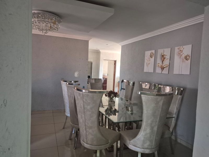 Beautiful 4-Bedroom Family Home on a Spacious Double Stand - Photo 7