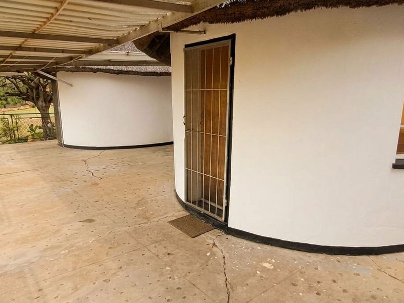 Step into your own Private Bushveld Sanctuary! - Photo 4