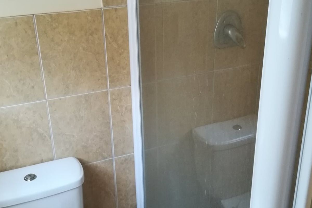 Beautiful one - bedroom apartment for sale - Potchefstroom - Photo 5