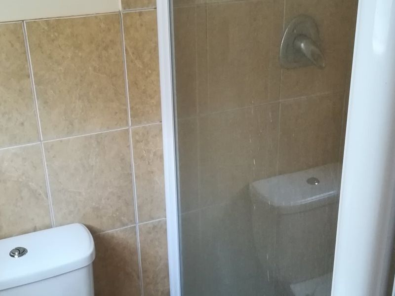 Beautiful one - bedroom apartment for sale - Potchefstroom - Photo 5