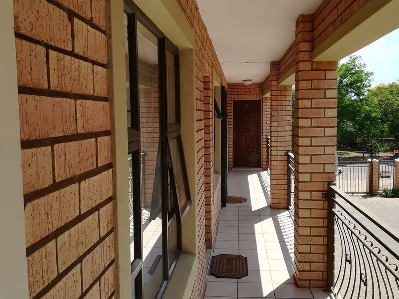 Beautiful one - bedroom apartment for sale - Potchefstroom - Photo 8