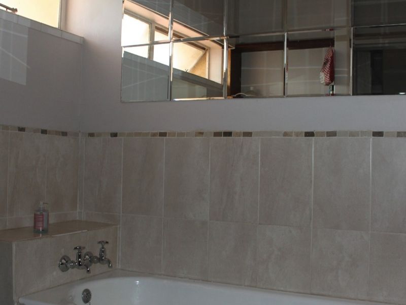 Spacious two-bedroom town house - Potchefstroom - for sale - Photo 5