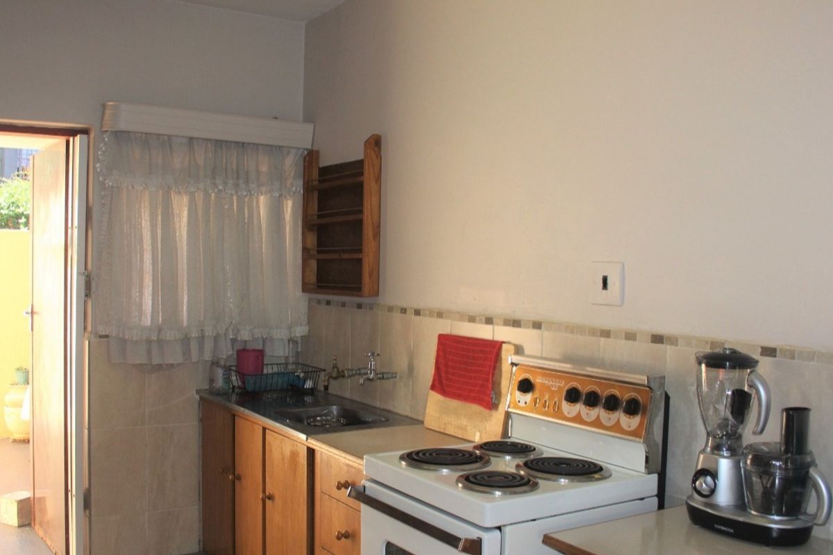 Spacious two-bedroom town house - Potchefstroom - for sale - Photo 3