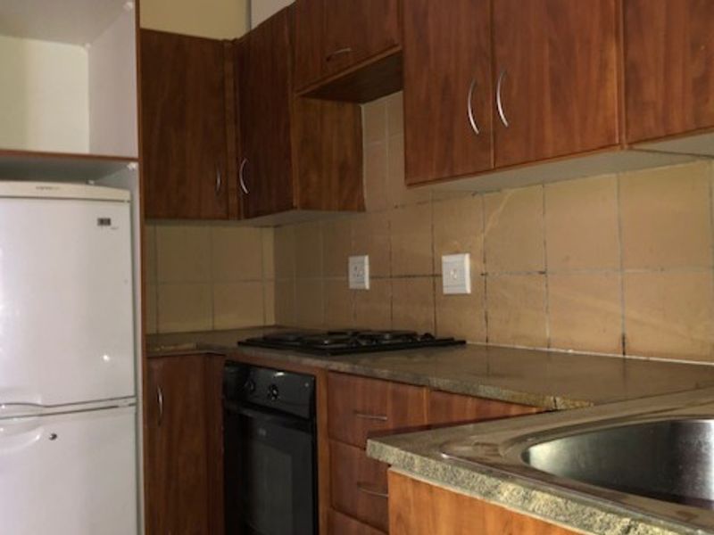 Neat and light-filled apartment - Photo 3