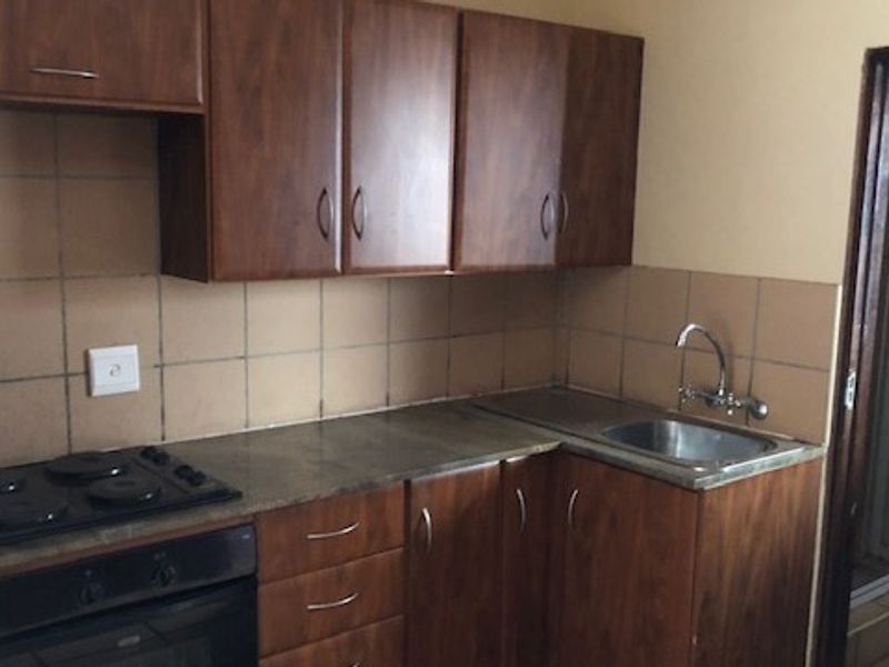 Neat and light-filled apartment - Photo 2