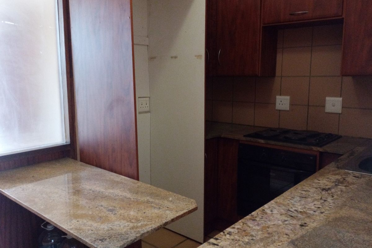 Bachelor's apartment - Photo 4