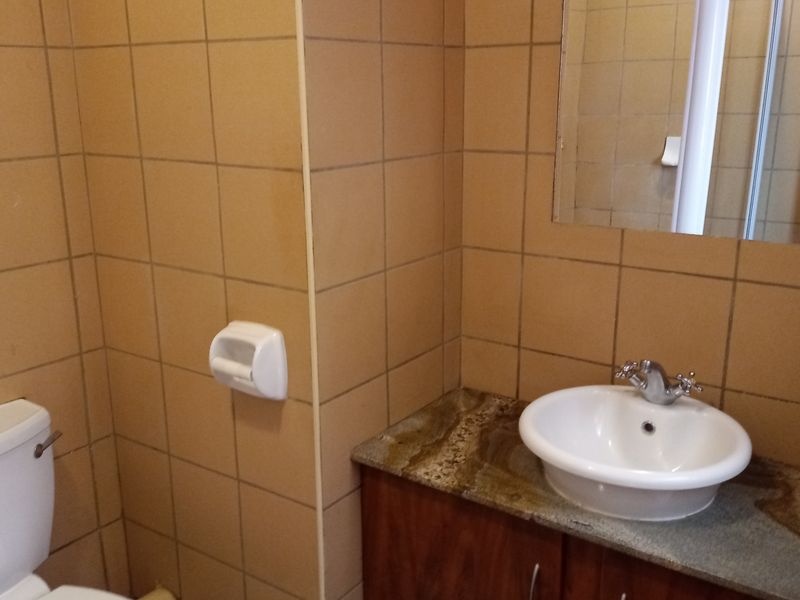 Bachelor's apartment - Photo 8