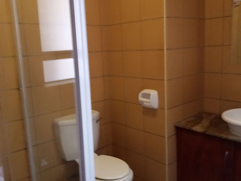 Bachelor's apartment - Photo 7