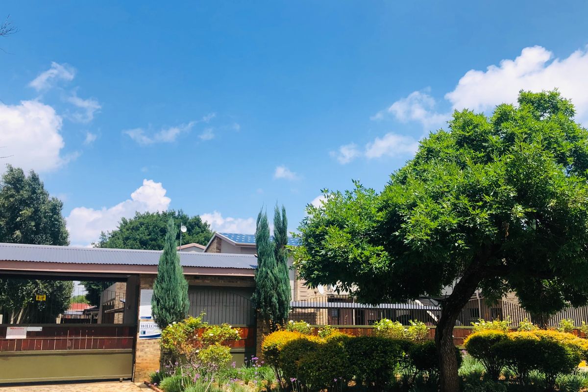 Spacious apartment in well-presented complex - Photo 4