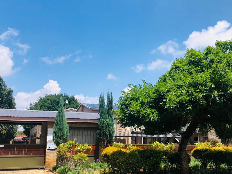 Spacious apartment in well-presented complex - Photo 4