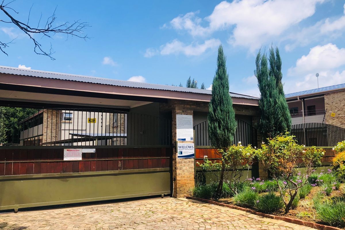 Spacious apartment in well-presented complex - Photo 3