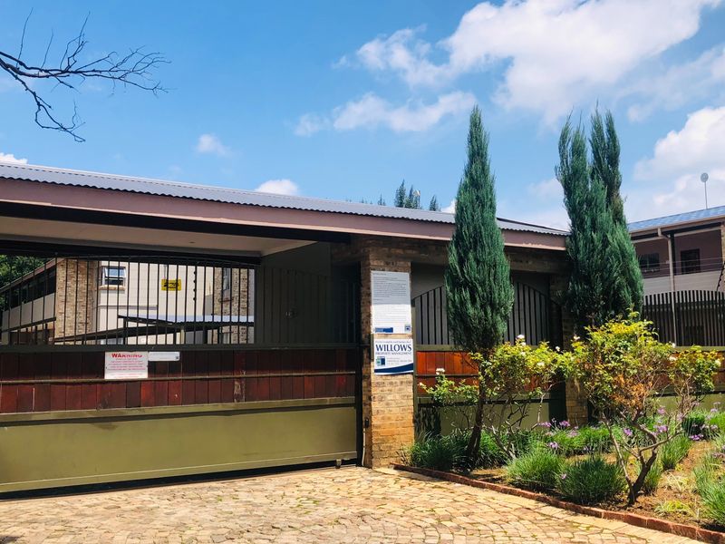 Spacious apartment in well-presented complex - Photo 3