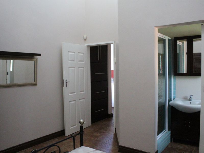 What an amazing apartment! - Photo 9