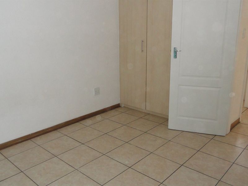 Lovely two-bedroom apartment in a secure complex – Potchefstroom – For Sale - Photo 8