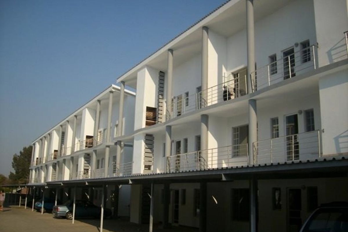 Lovely two-bedroom apartment in a secure complex – Potchefstroom – For Sale - Photo 2