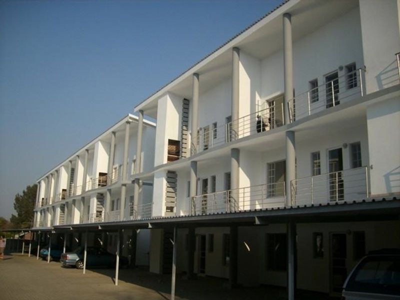 Lovely two-bedroom apartment in a secure complex – Potchefstroom – For Sale - Photo 2