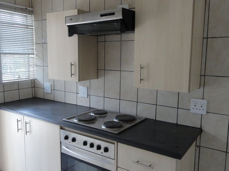 Lovely two-bedroom apartment in a secure complex – Potchefstroom – For Sale - Photo 10