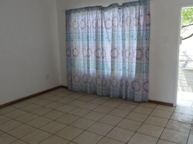 Lovely two-bedroom apartment in a secure complex – Potchefstroom – For Sale - Photo 9