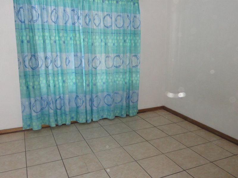 Lovely two-bedroom apartment in a secure complex – Potchefstroom – For Sale - Photo 7