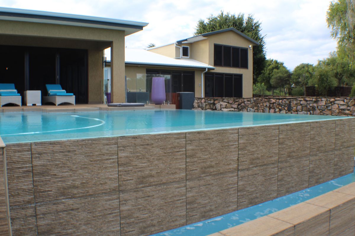 Sophisticated and stylish family home with river views, in secure and sought after estate. - Photo 2