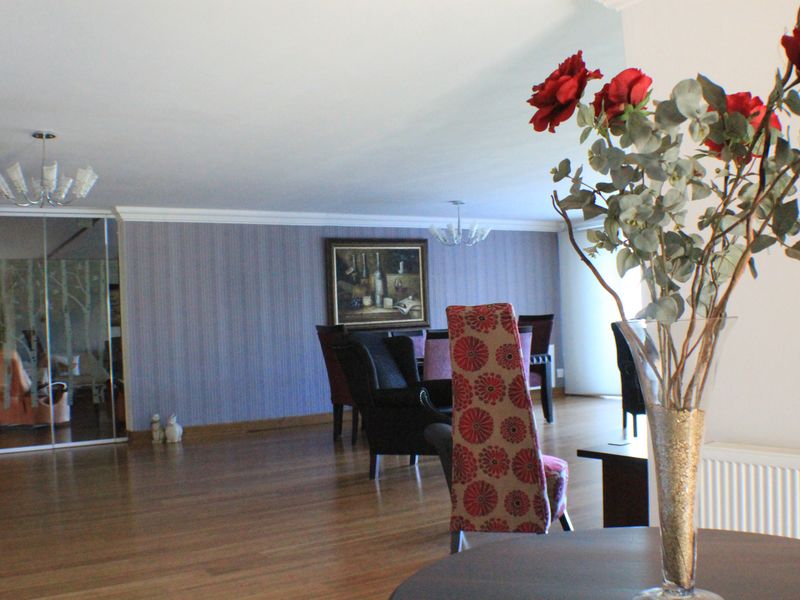 Sophisticated and stylish family home with river views, in secure and sought after estate. - Photo 8