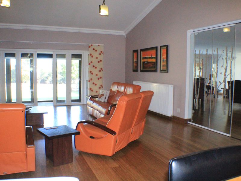 Sophisticated and stylish family home with river views, in secure and sought after estate. - Photo 4