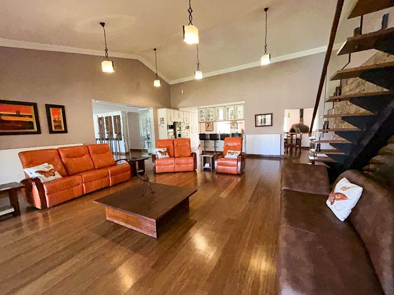 Sophisticated and stylish family home with river views, in secure and sought after estate. - Photo 5