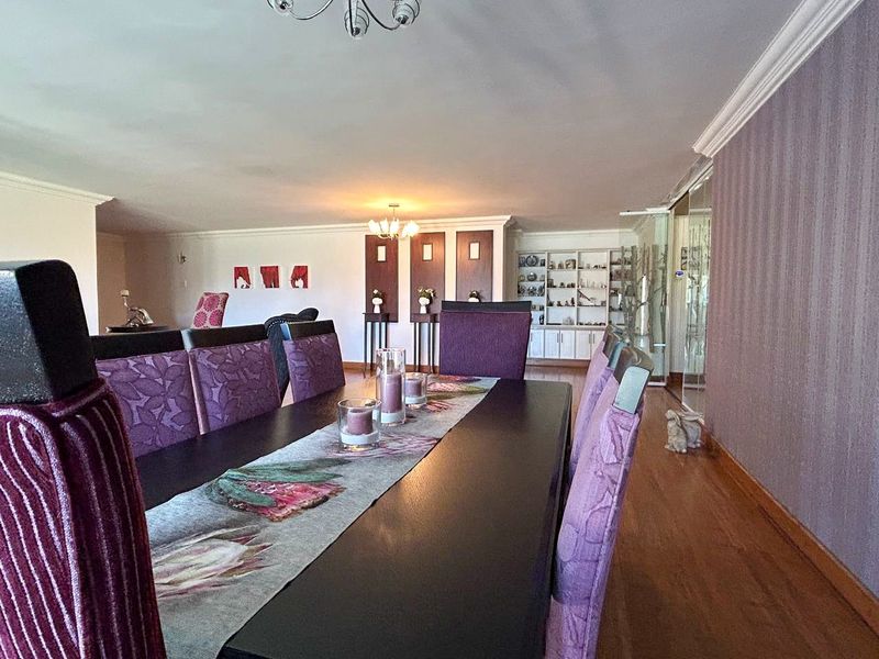 Sophisticated and stylish family home with river views, in secure and sought after estate. - Photo 10